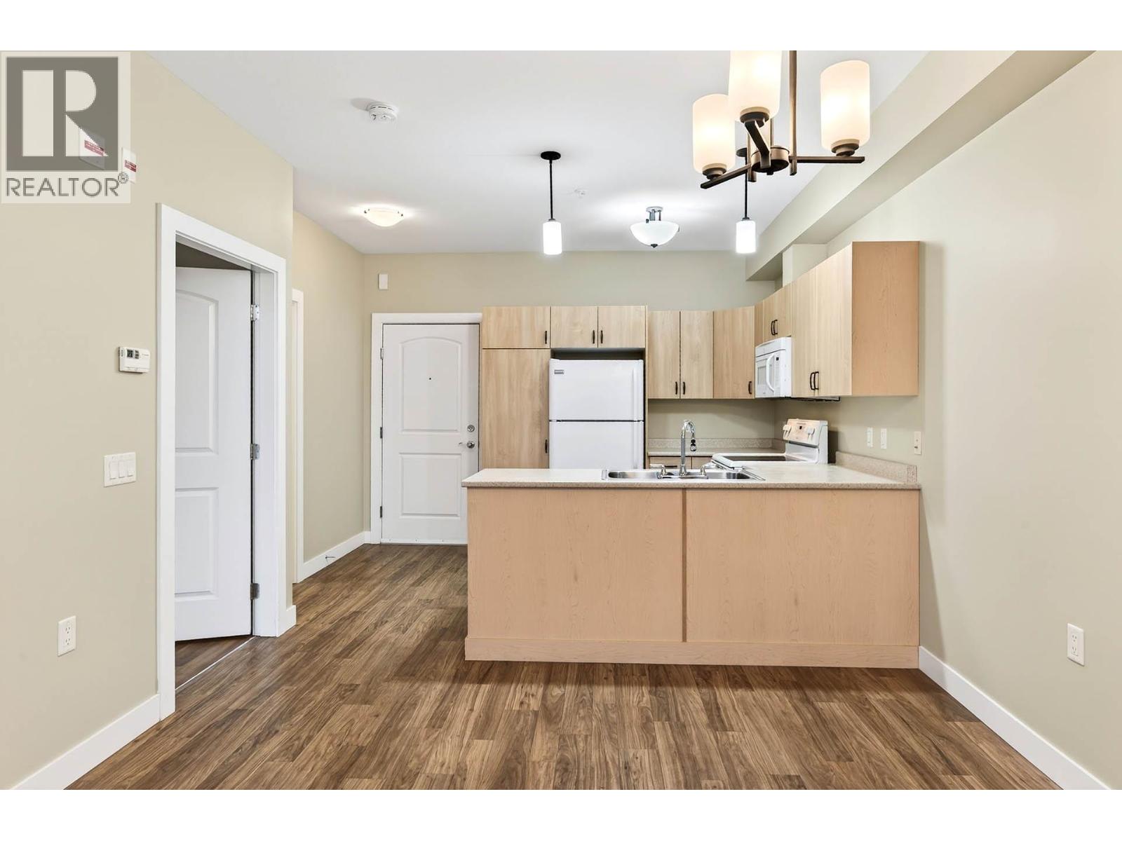 300 755 MAYFAIR Street, Kamloops