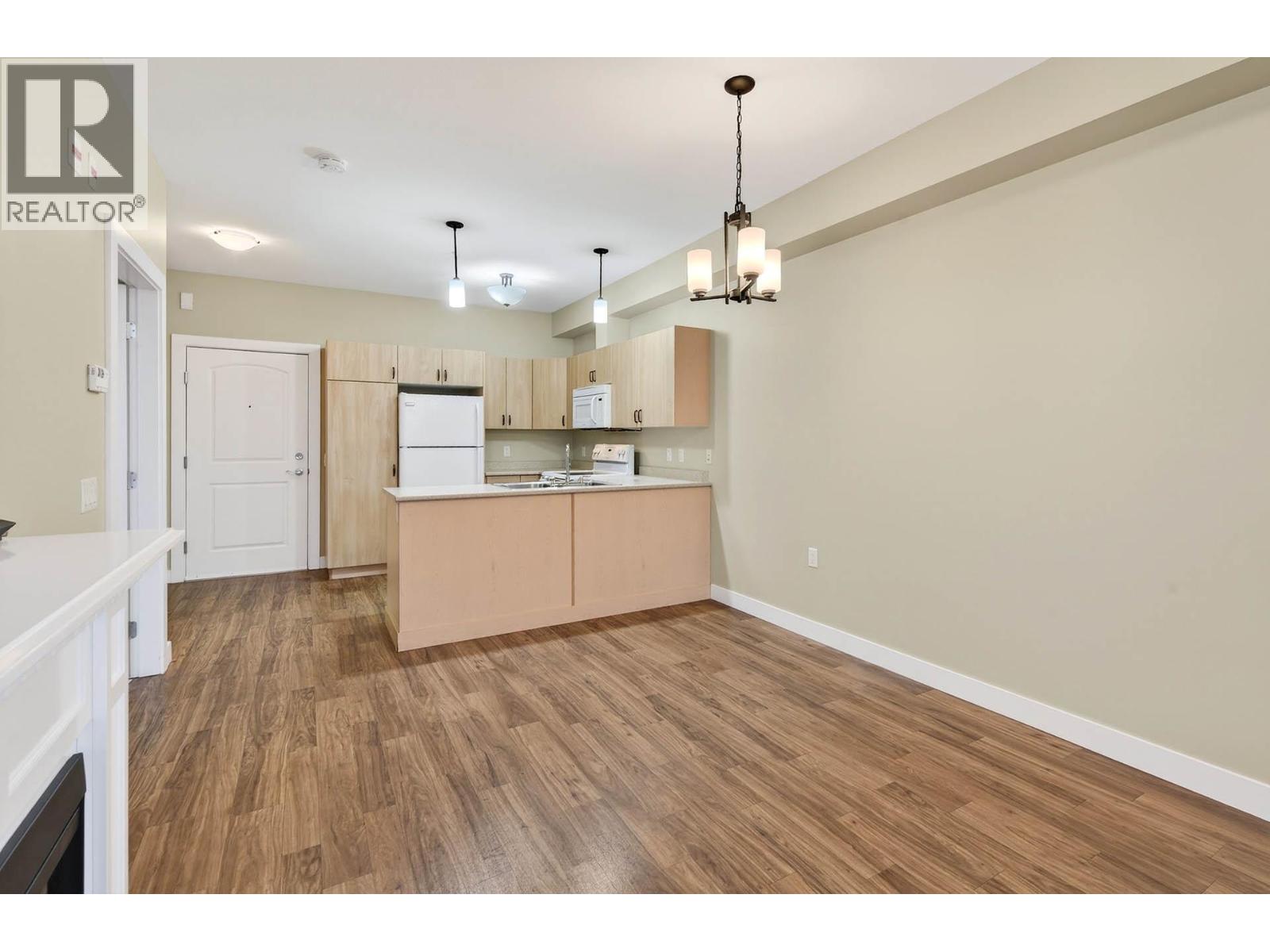 300 755 MAYFAIR Street, Kamloops