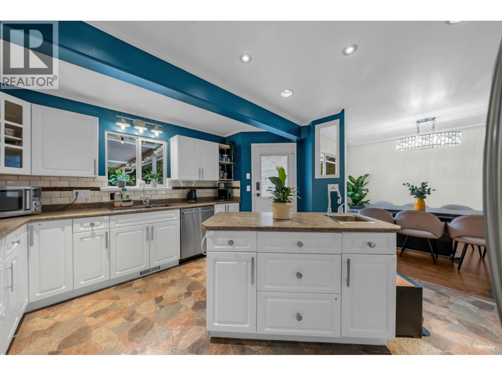 2093 CONCORD AVENUE, Coquitlam