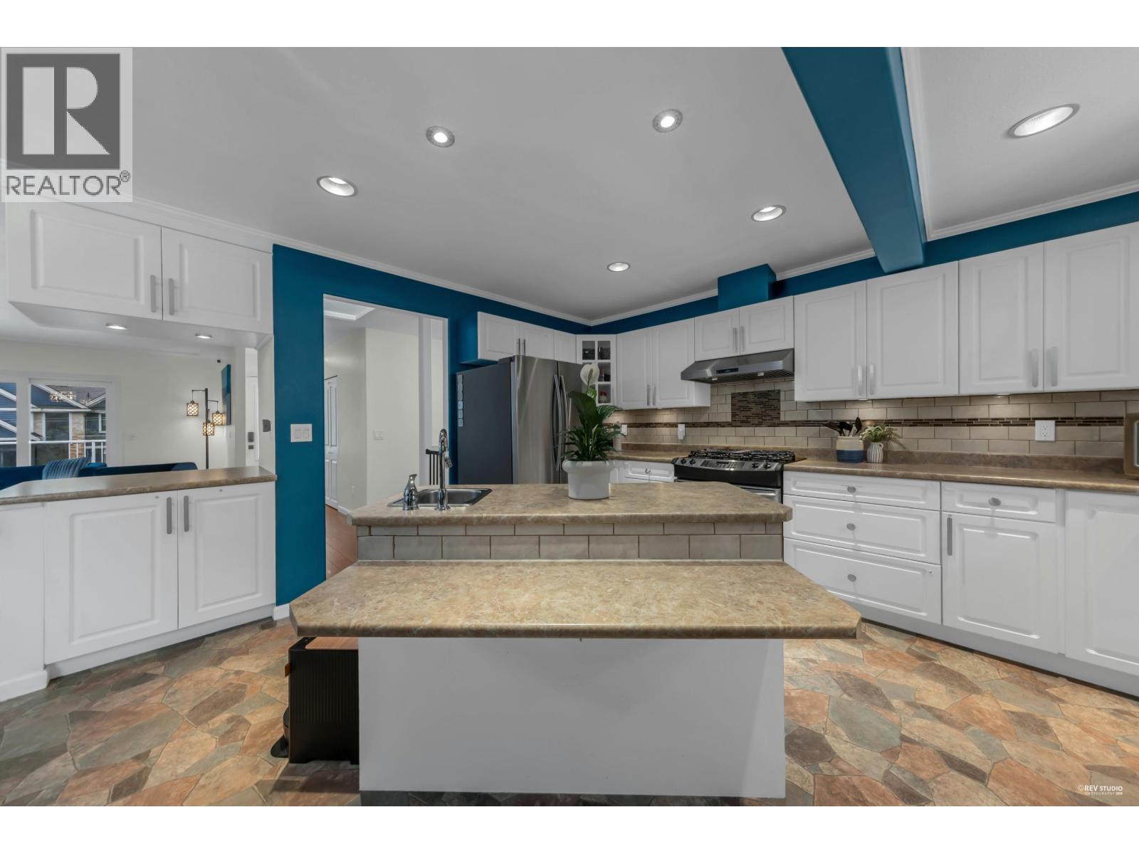 2093 CONCORD AVENUE, Coquitlam