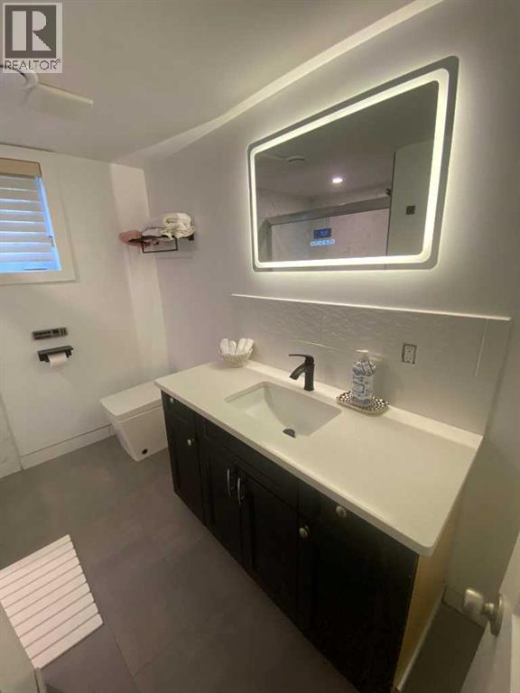 564 5 Street W - 12