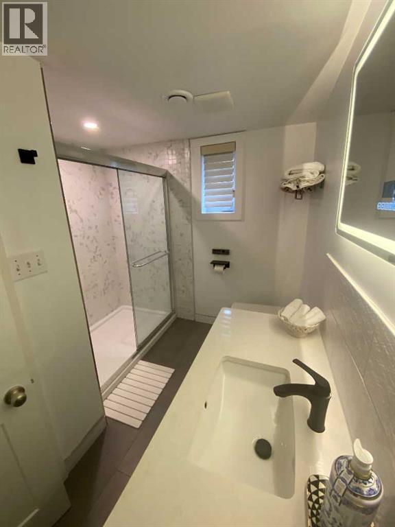 564 5 Street W - 18