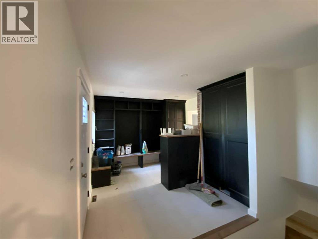 564 5 Street W - 19