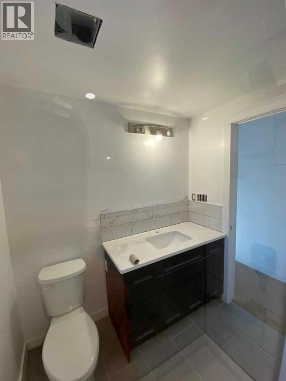 564 5 Street W - 25