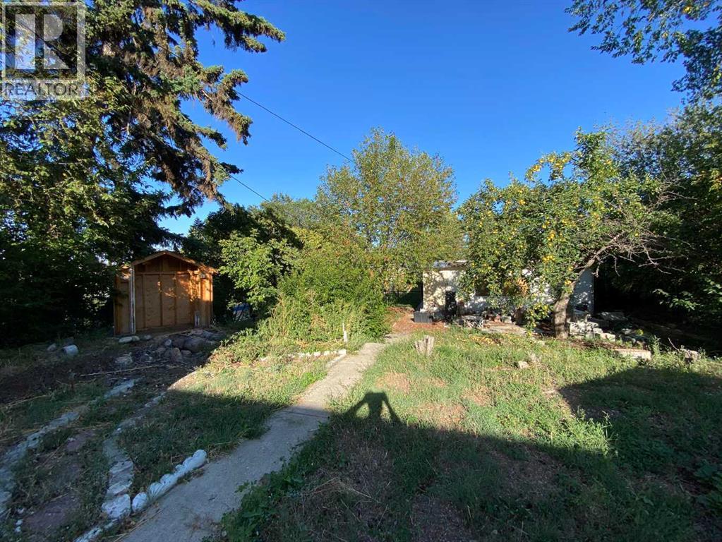 564 5 Street W - 27