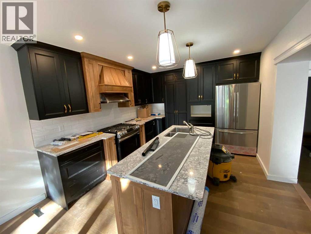 564 5 Street W - 3