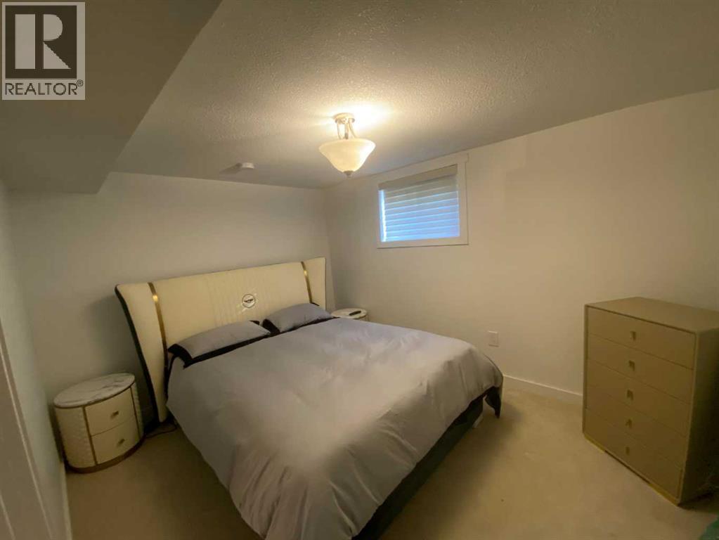 564 5 Street W - 30