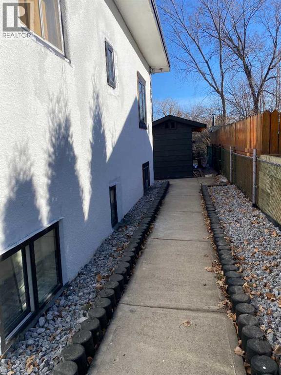 564 5 Street W - 31
