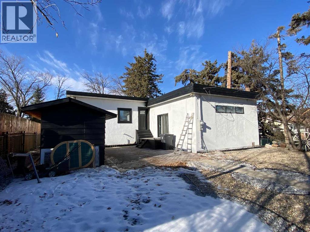 564 5 Street W - 33