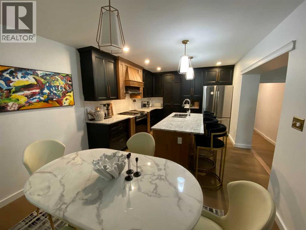564 5 Street W - 4
