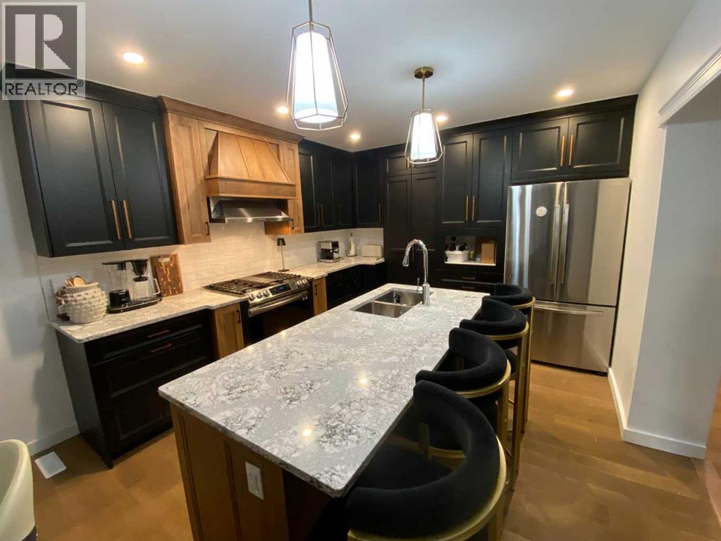 564 5 Street W - 7