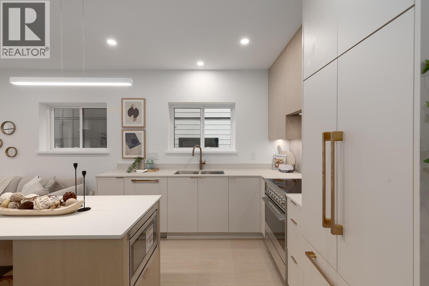 203 2329 E 34TH AVENUE - Photo 2 of 26, Vancouver, British Columbia