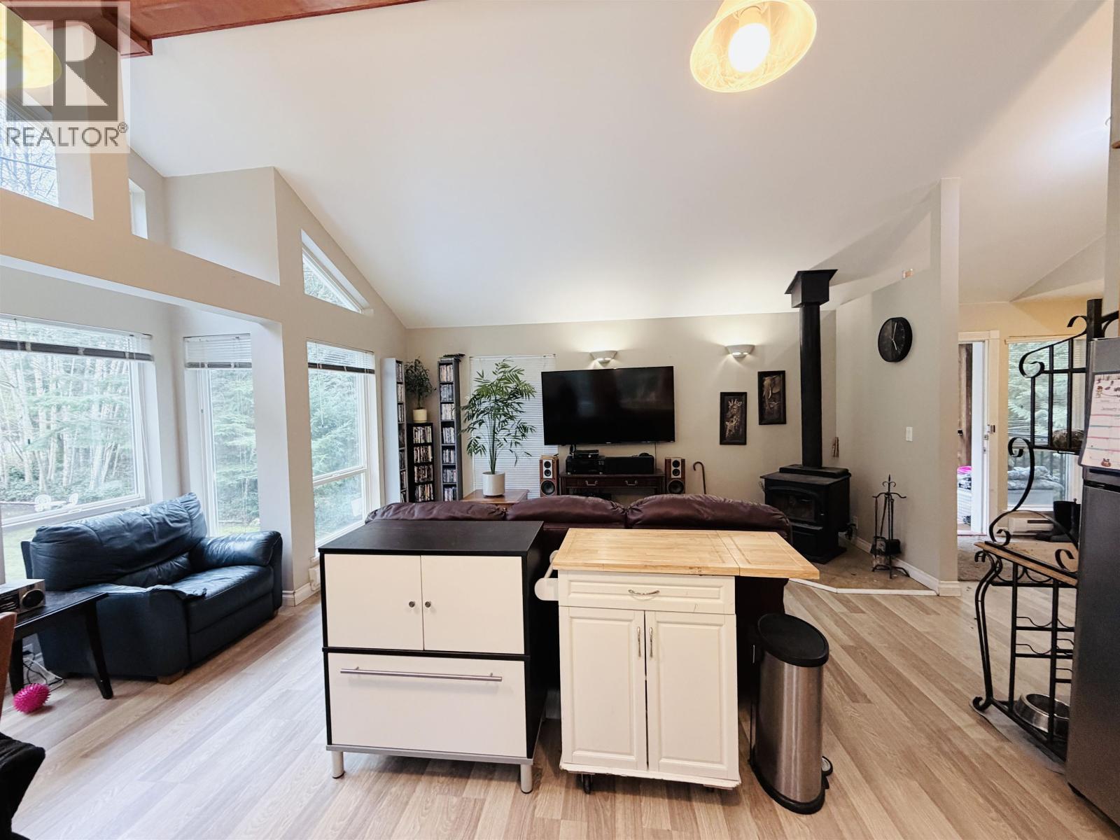 5565 RILEY ROAD, Halfmoon Bay