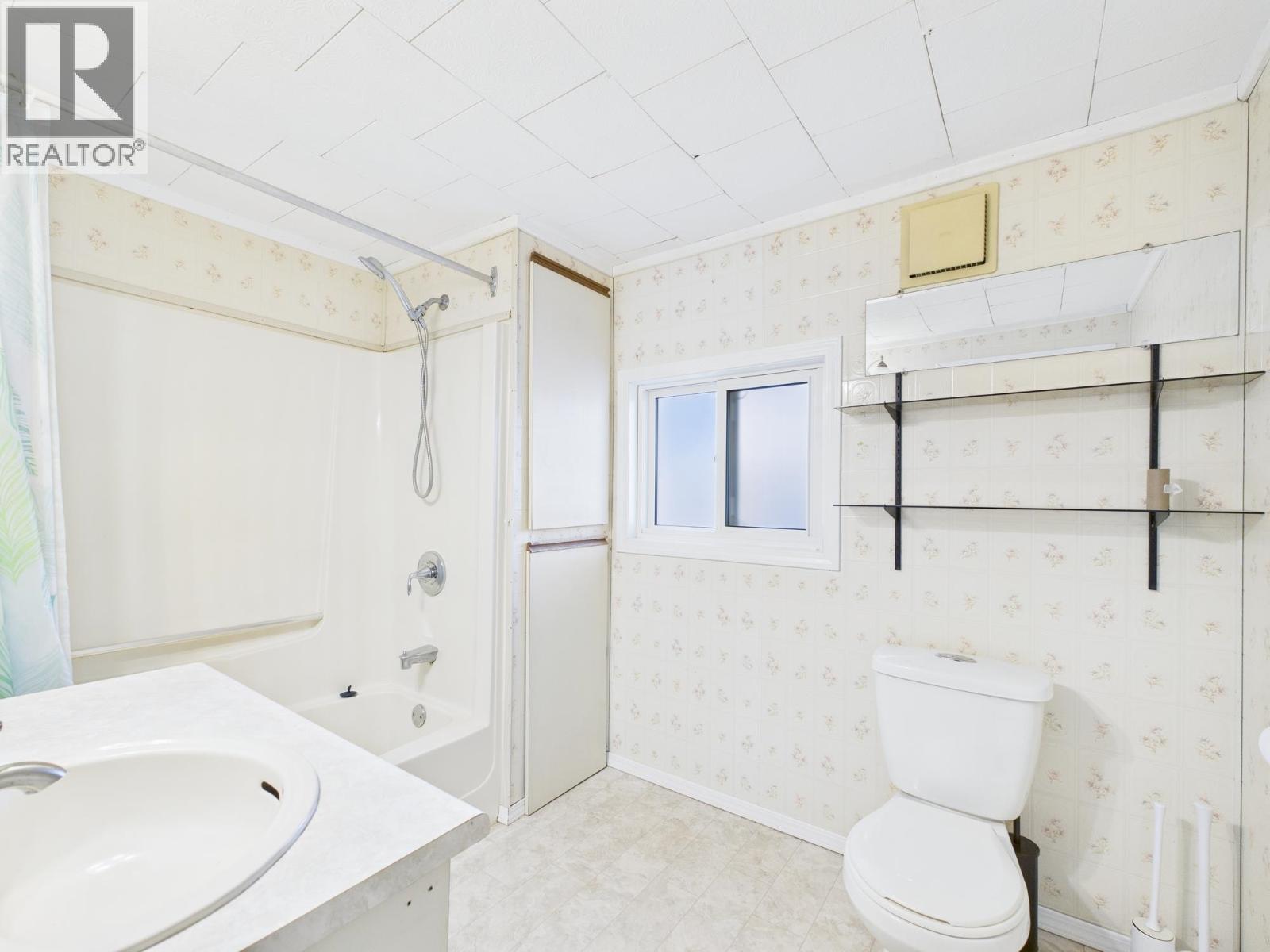 2020 N MACKENZIE AVENUE - 16