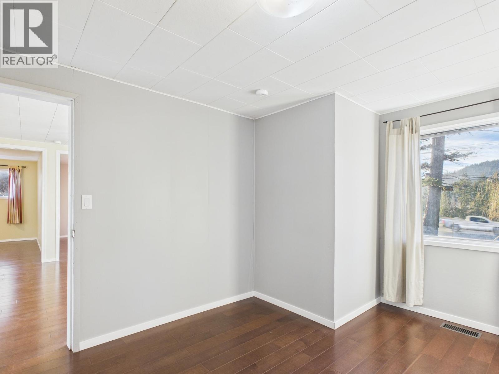 2020 N MACKENZIE AVENUE - 13