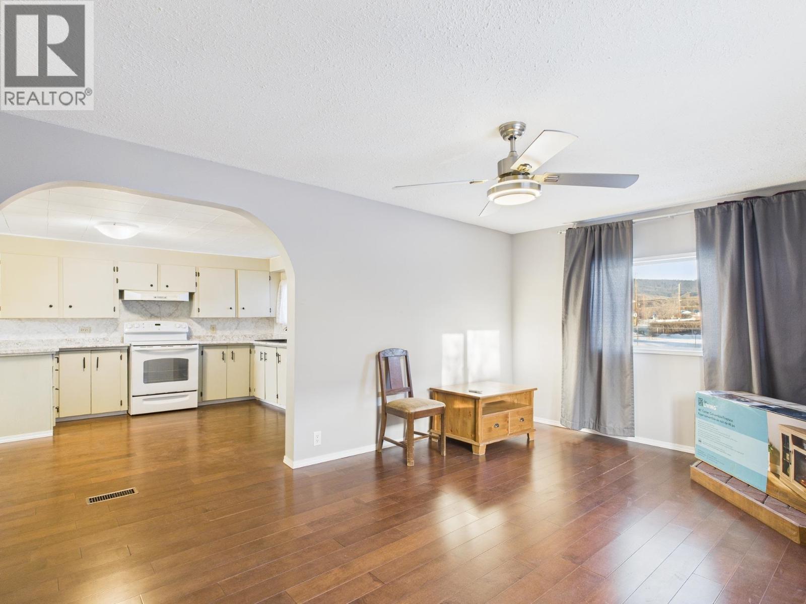 2020 N MACKENZIE AVENUE - 6