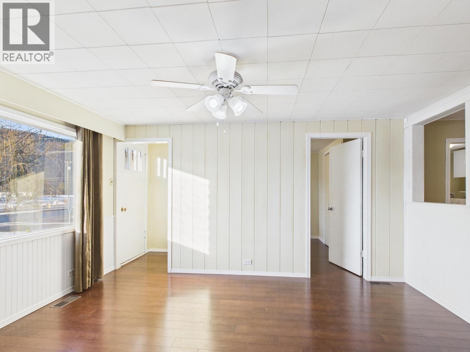 2020 N MACKENZIE AVENUE - 10