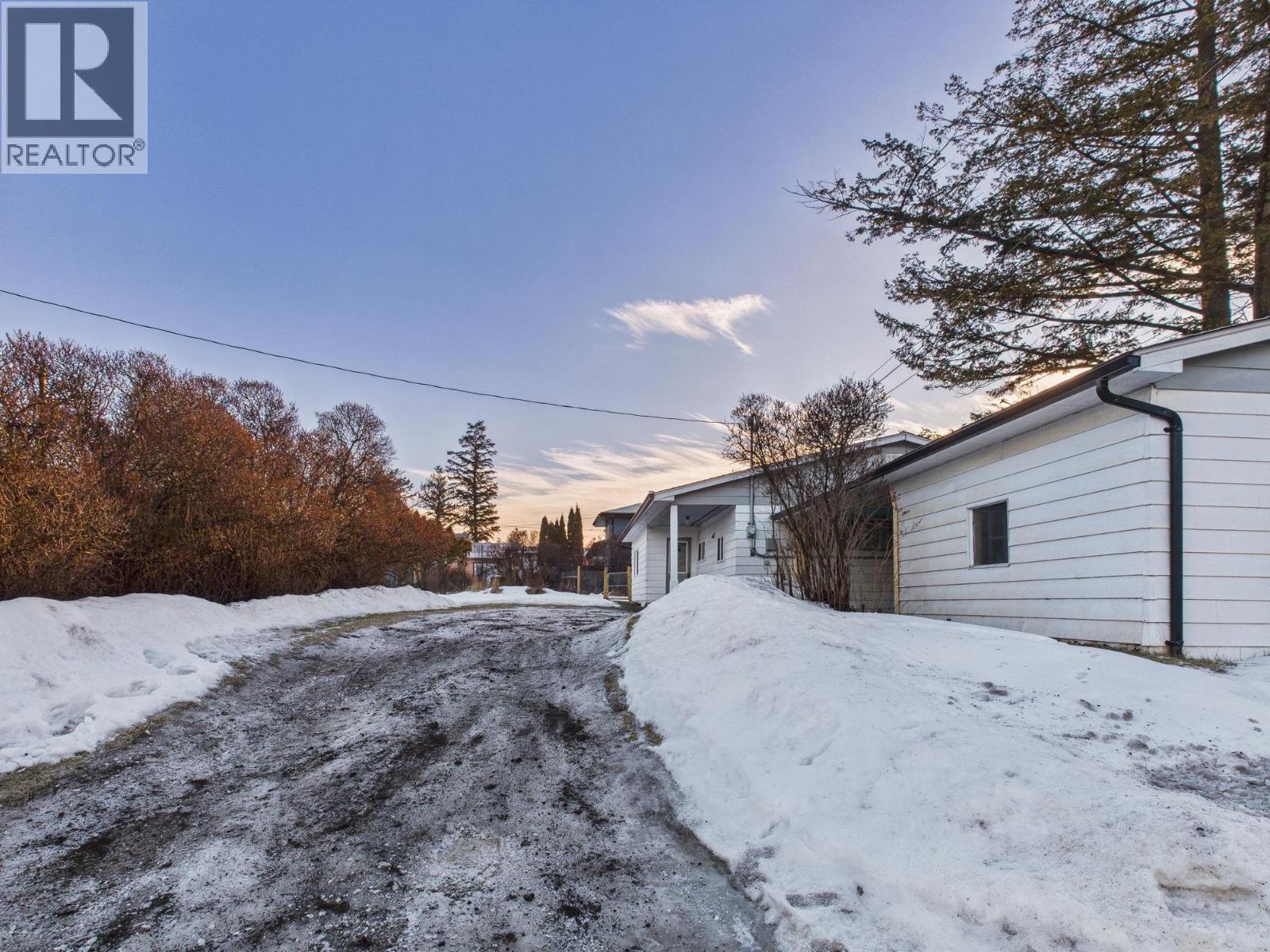 2020 N MACKENZIE AVENUE - 21