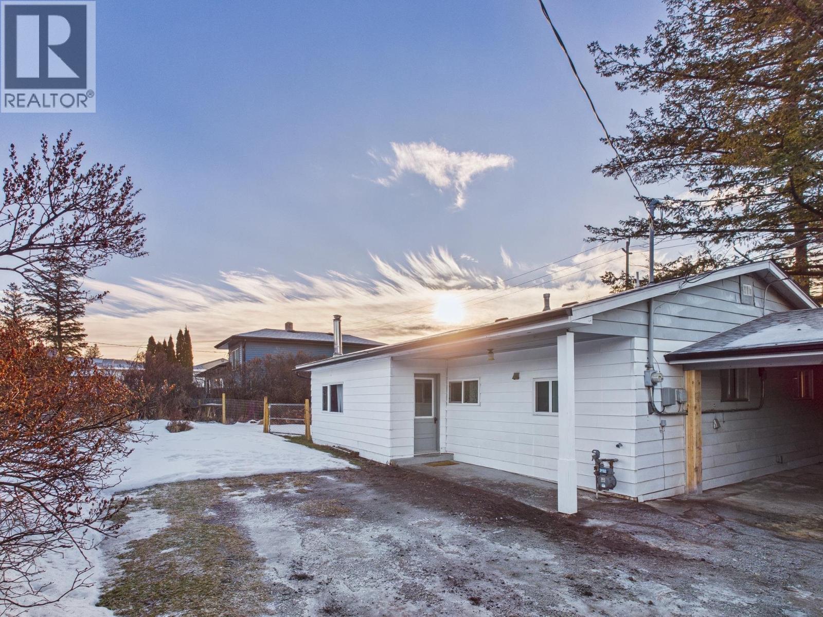 2020 N MACKENZIE AVENUE - 17
