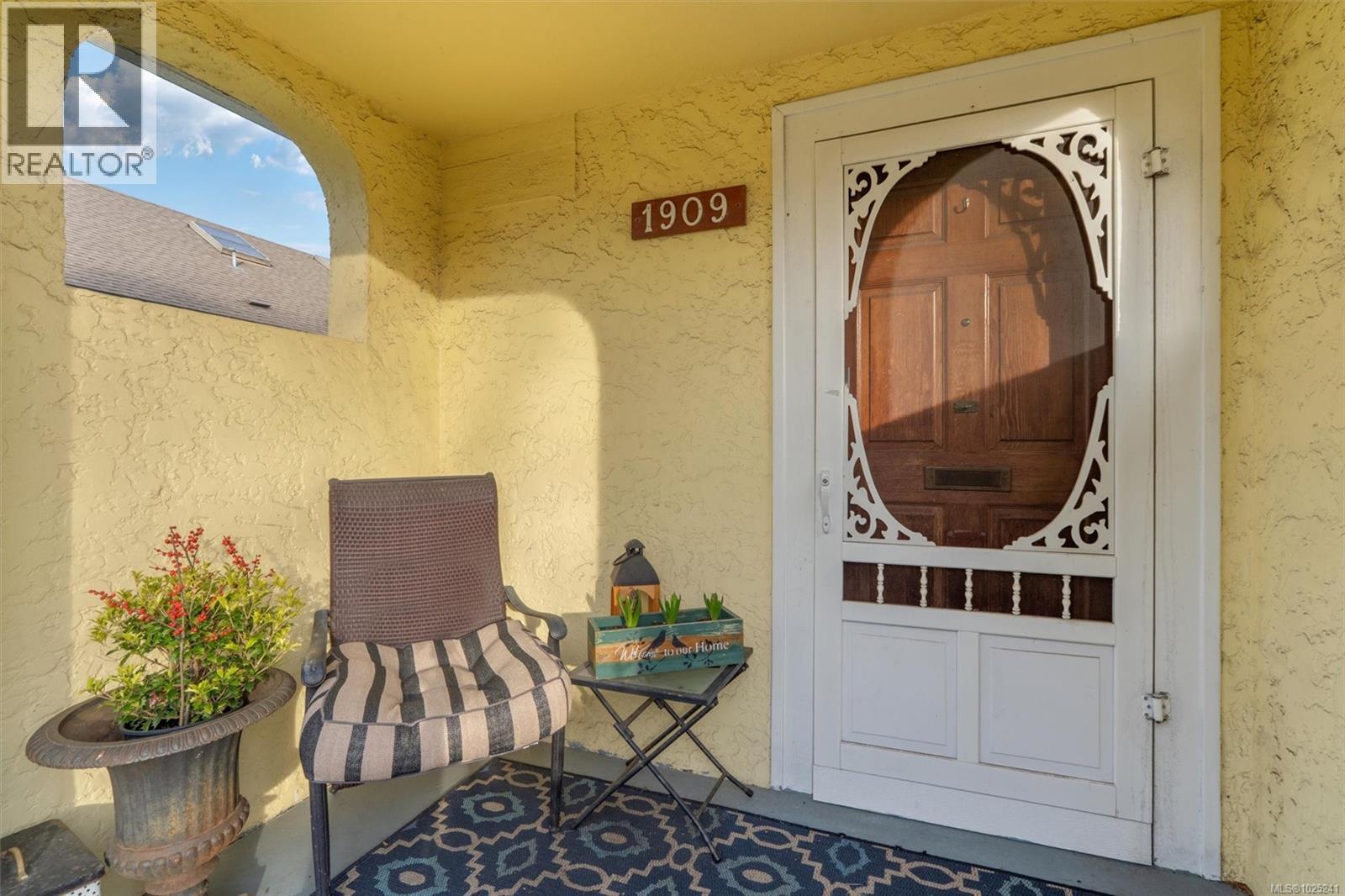  1909 Duchess Street, Victoria