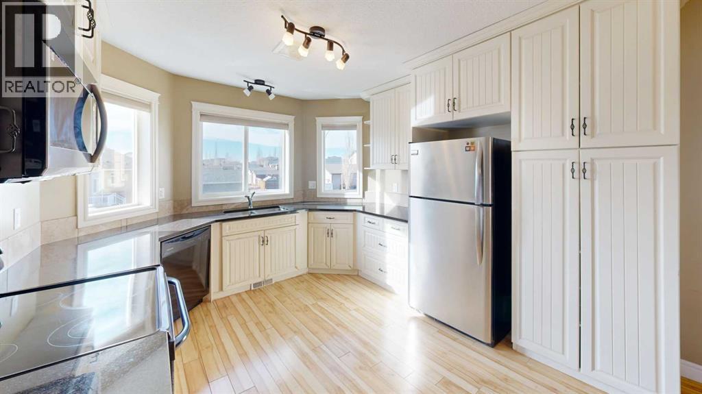 Single Family House for Sale in  Mt Sundance Manor W Sunridge Lethbridge 