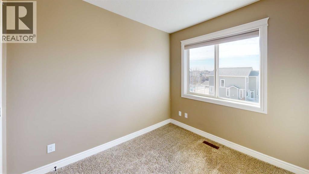 Single Family House for Sale in  Mt Sundance Manor W Sunridge Lethbridge 