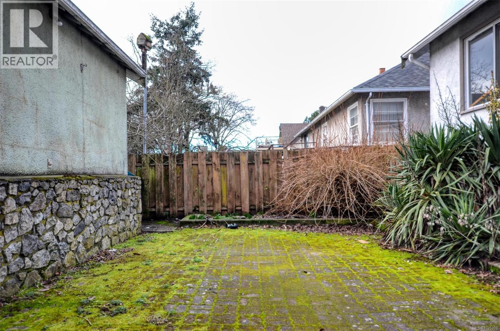 1237 Hillside Ave, Victoria