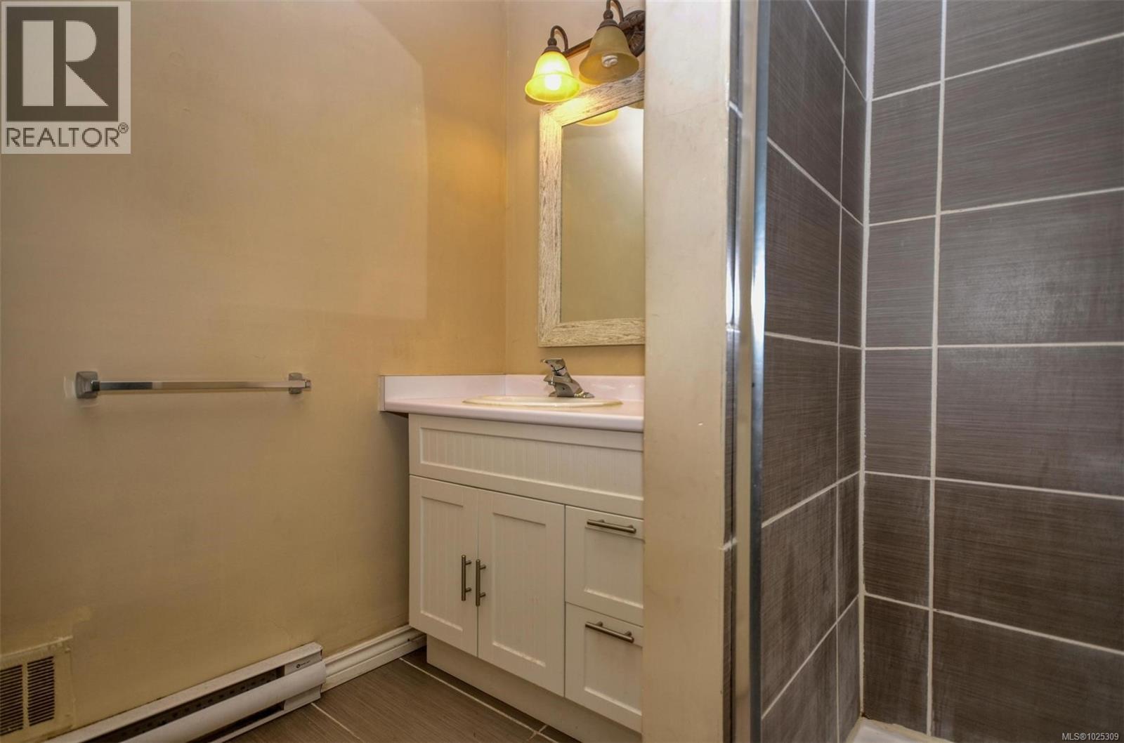 1237 Hillside Ave, Victoria