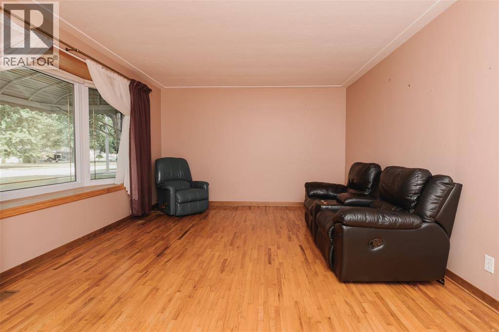 28 HIGHLAND DRIVE - Photo 4 of 25, Wallaceburg, Ontario