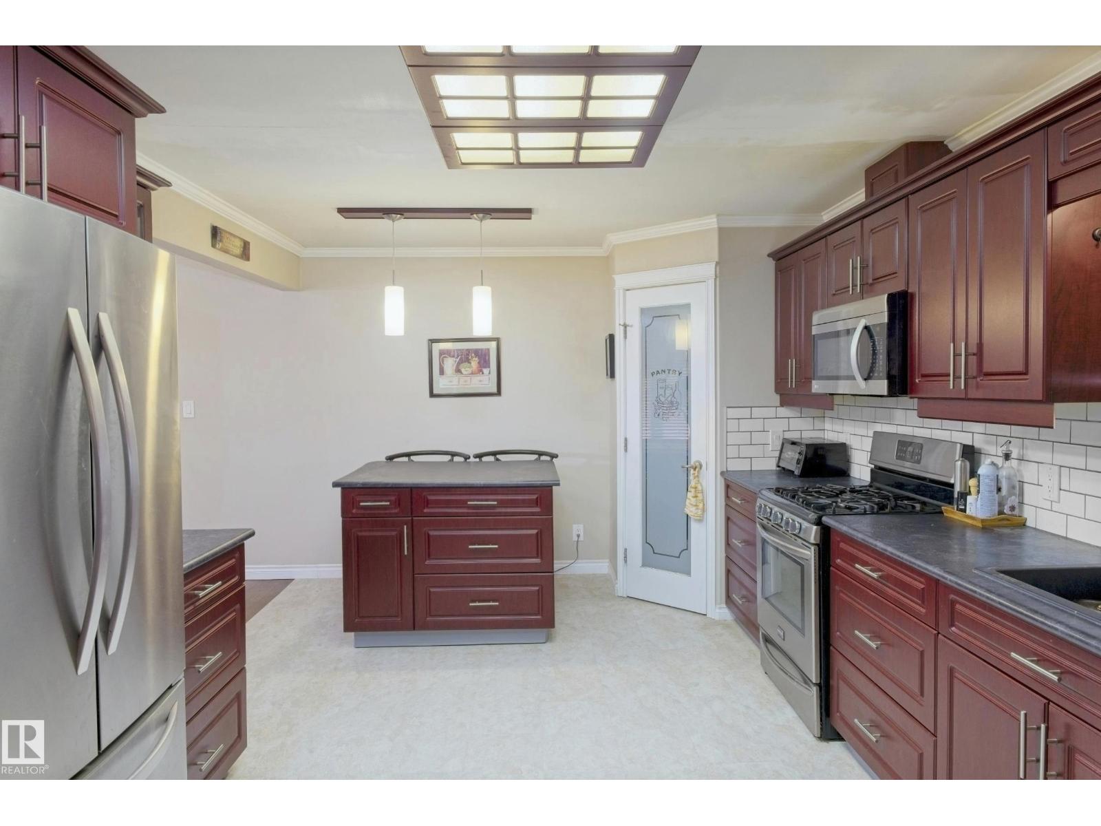 5226 43 ST - 11