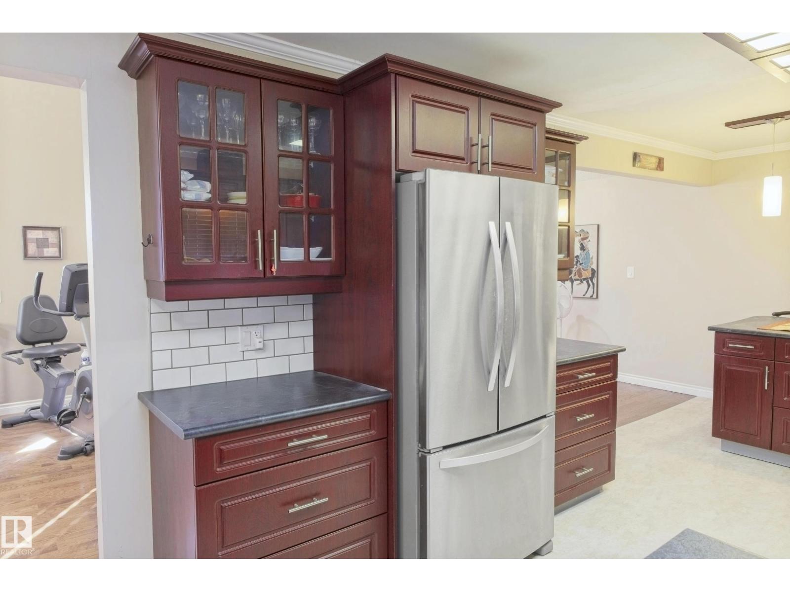 5226 43 ST - 12