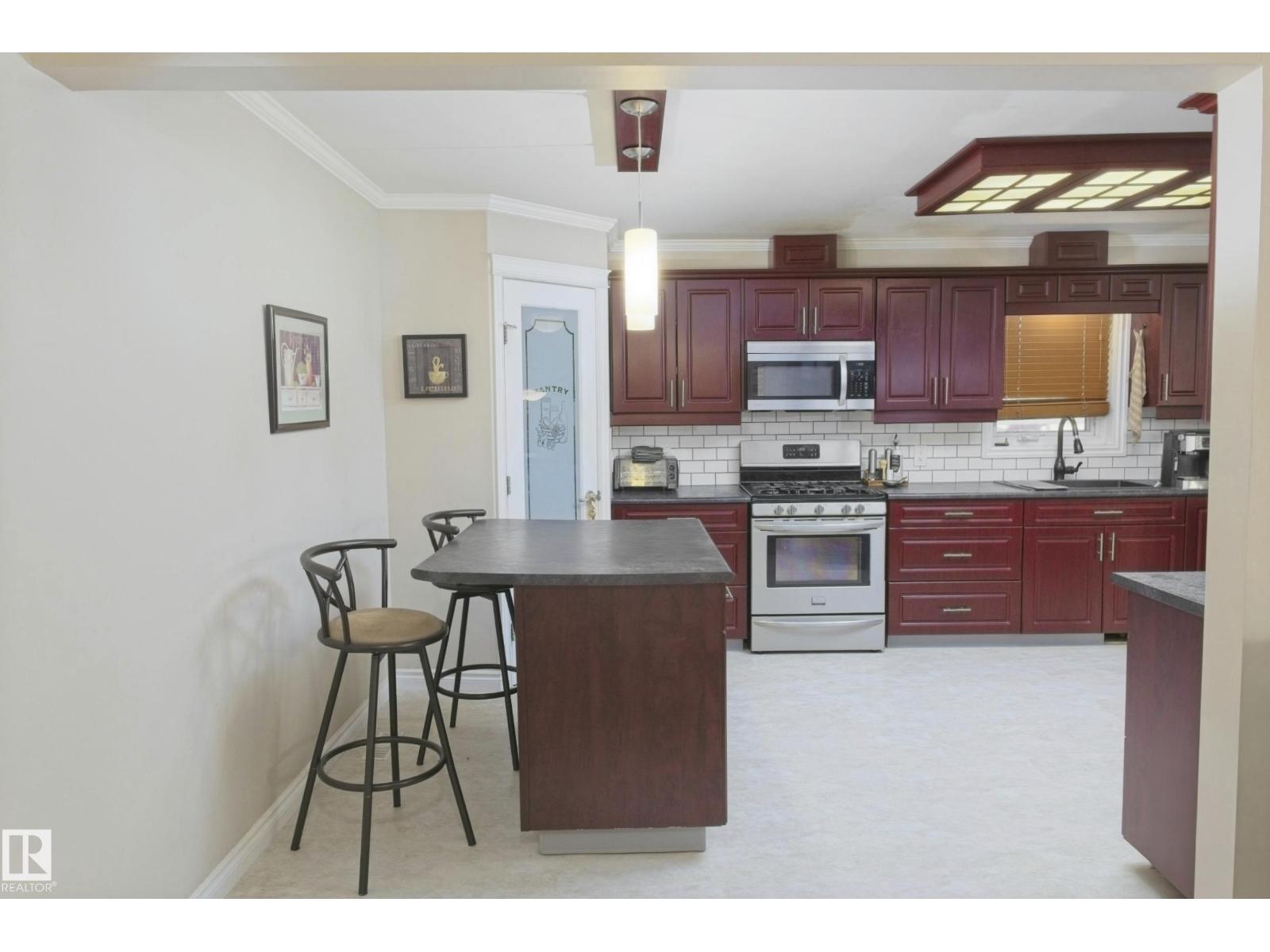 5226 43 ST - 16