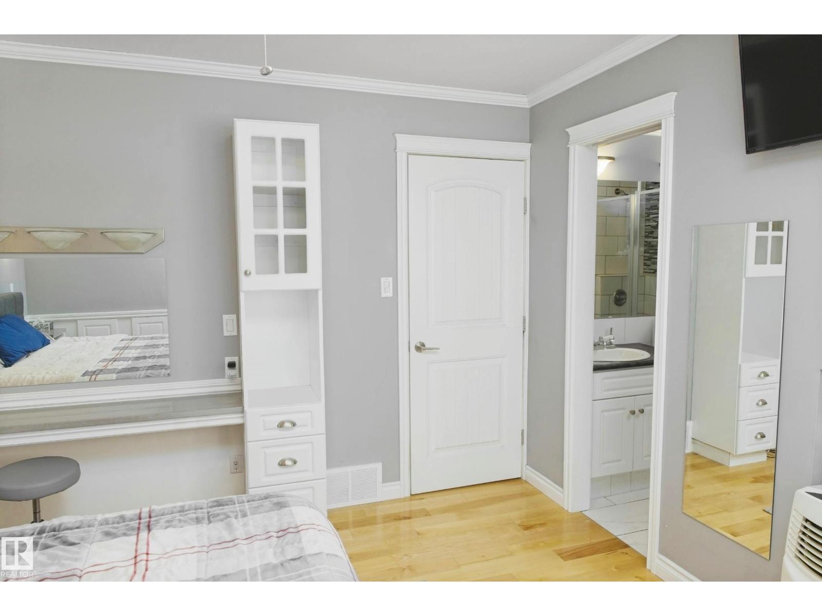 5226 43 ST - 30