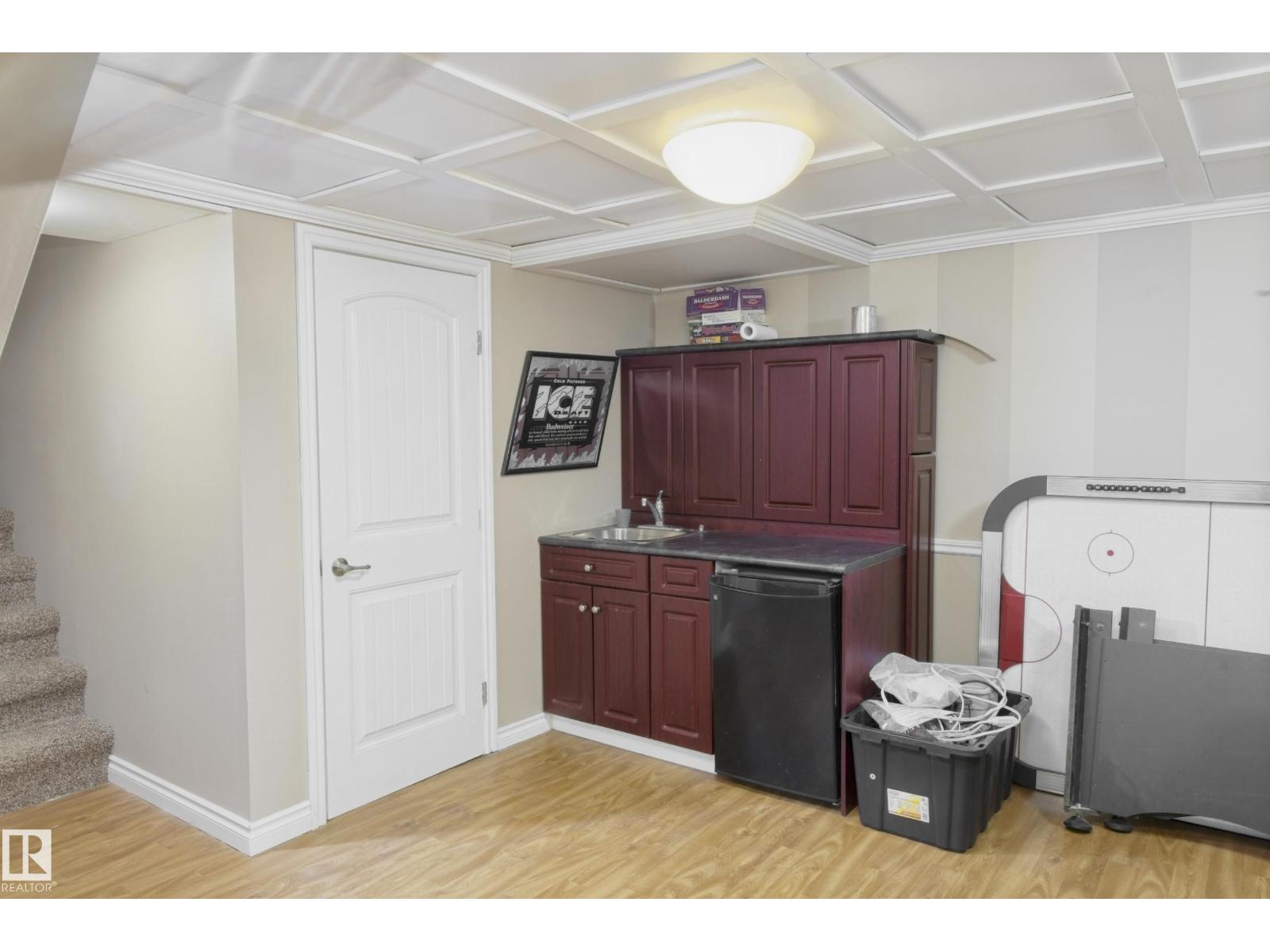 5226 43 ST - 45