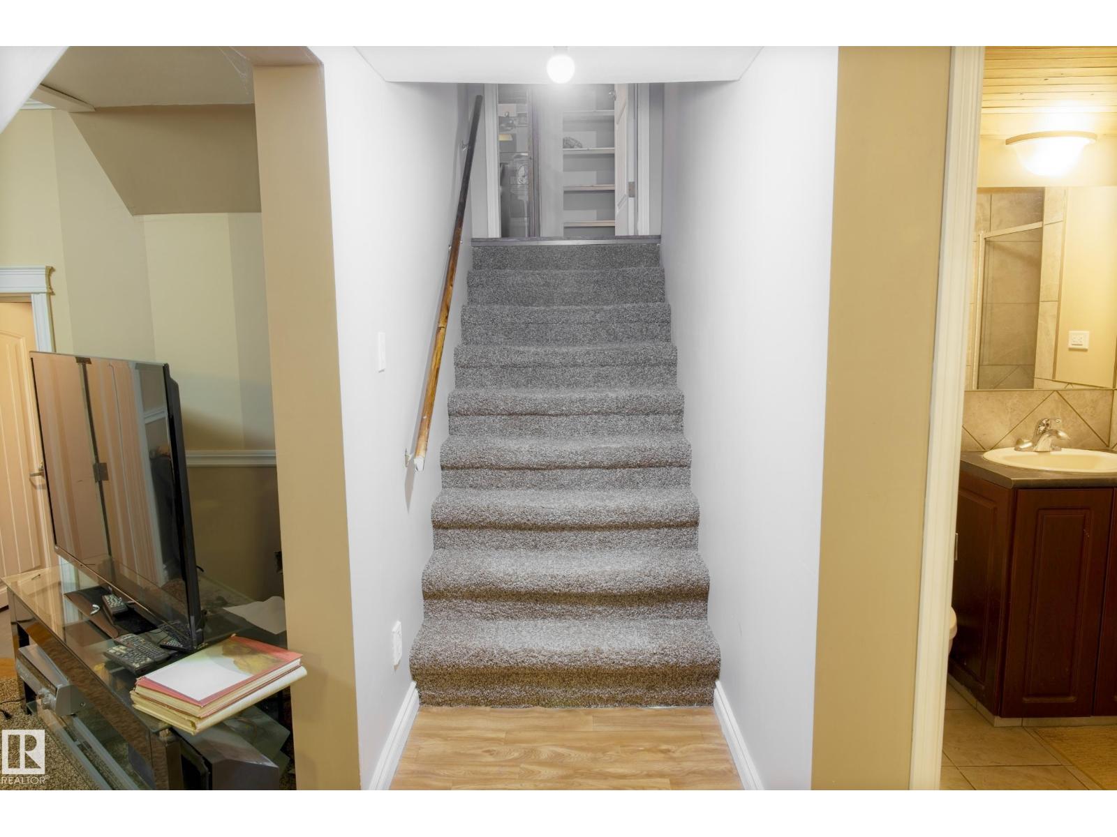 5226 43 ST - 46