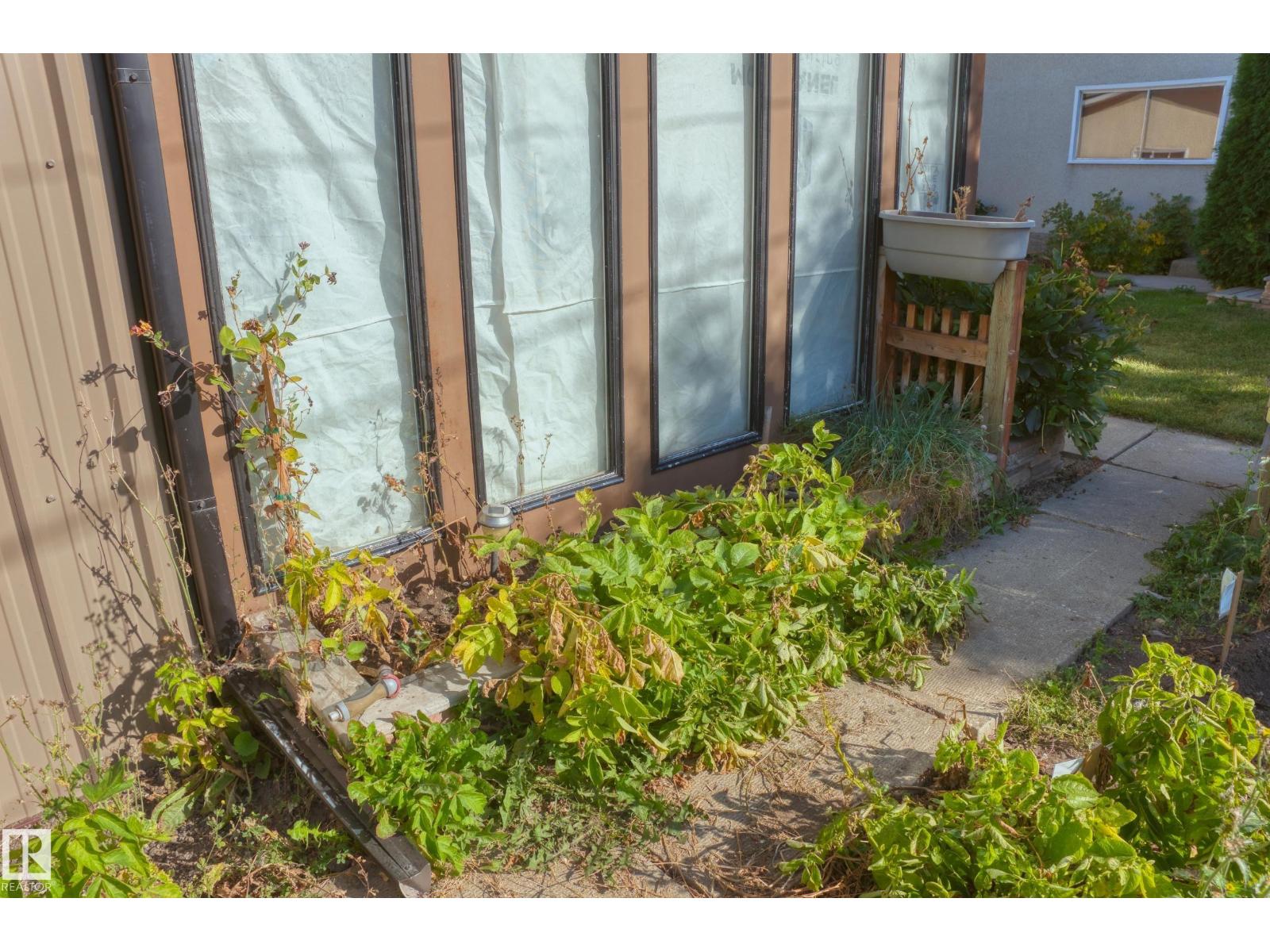 5226 43 ST - 67