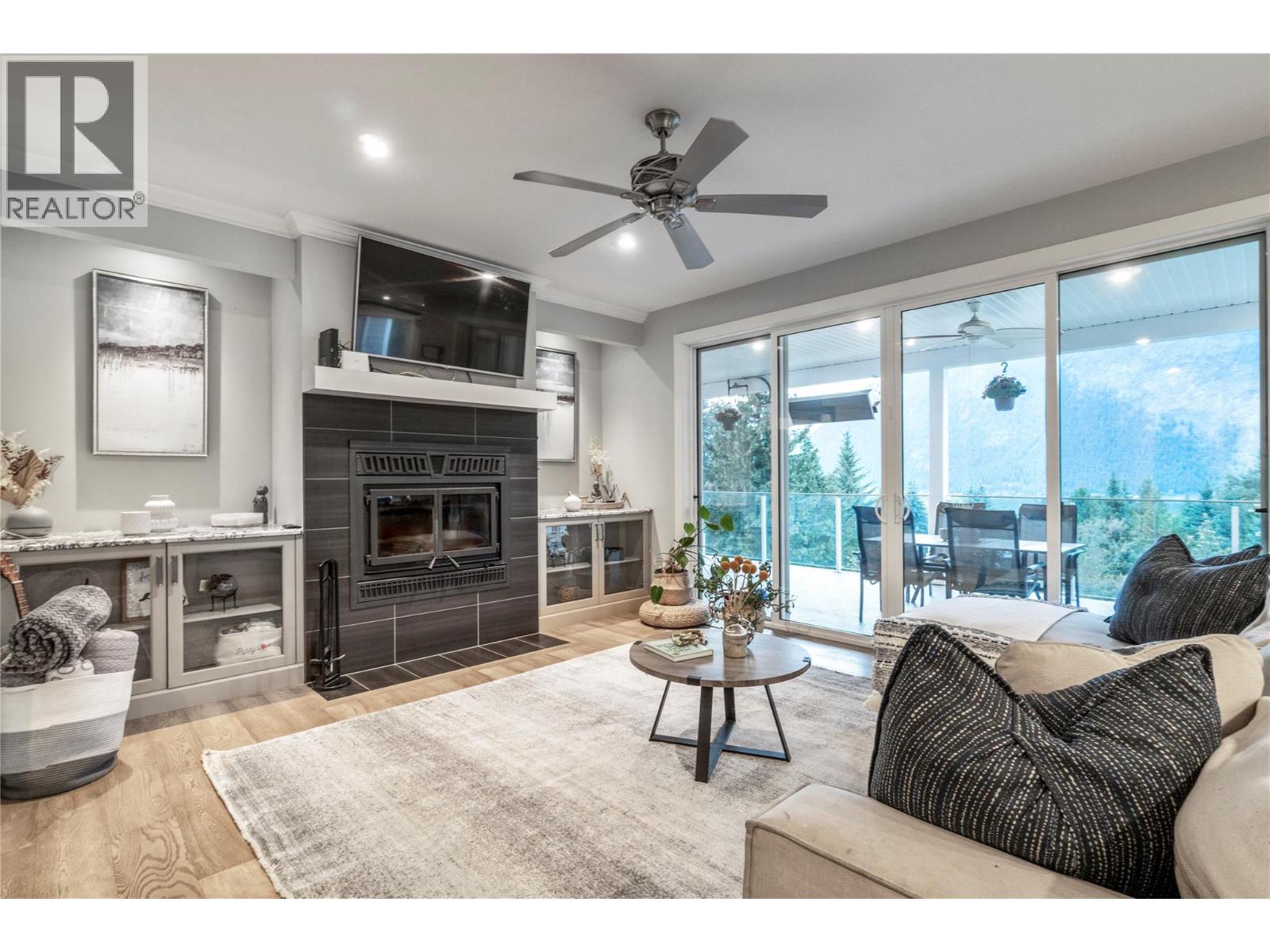  2030 Canoe Beach Drive Northeast, Salmon Arm