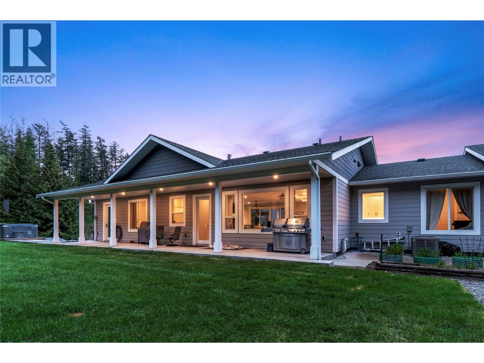  2030 Canoe Beach Drive Northeast, Salmon Arm