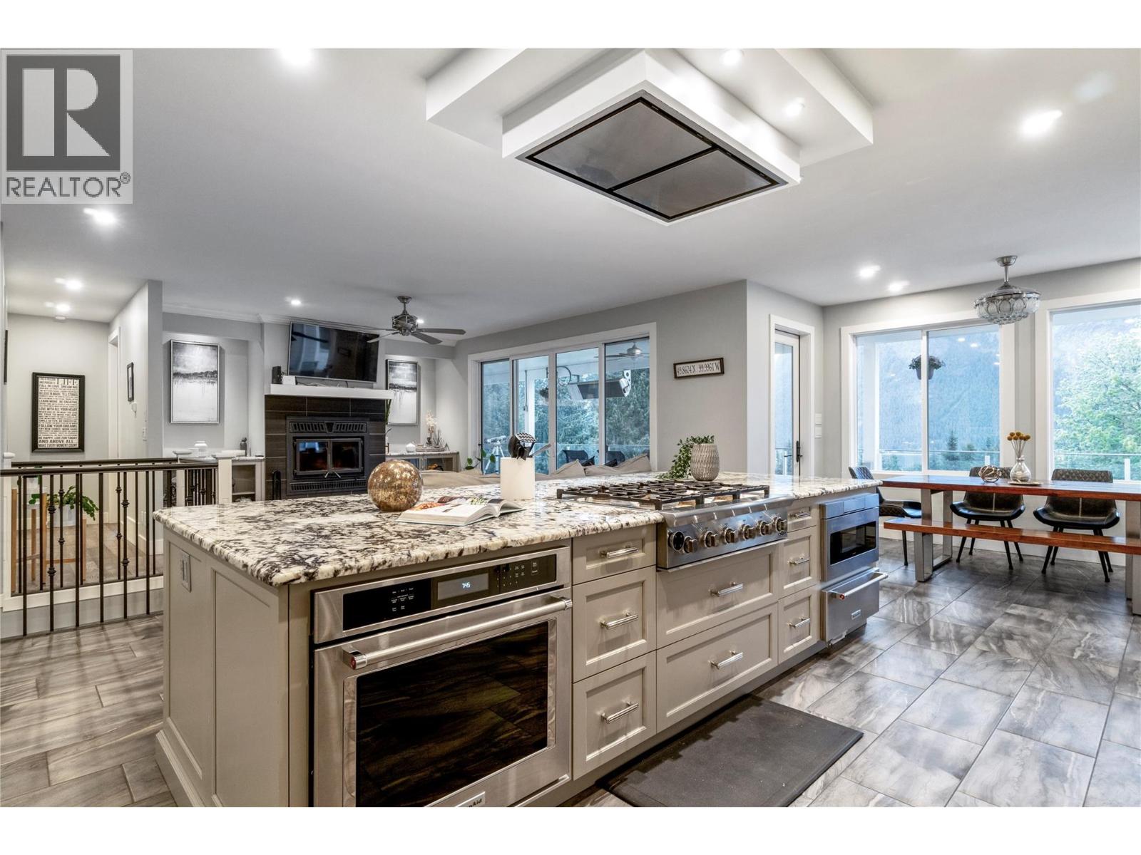  2030 Canoe Beach Drive Northeast, Salmon Arm