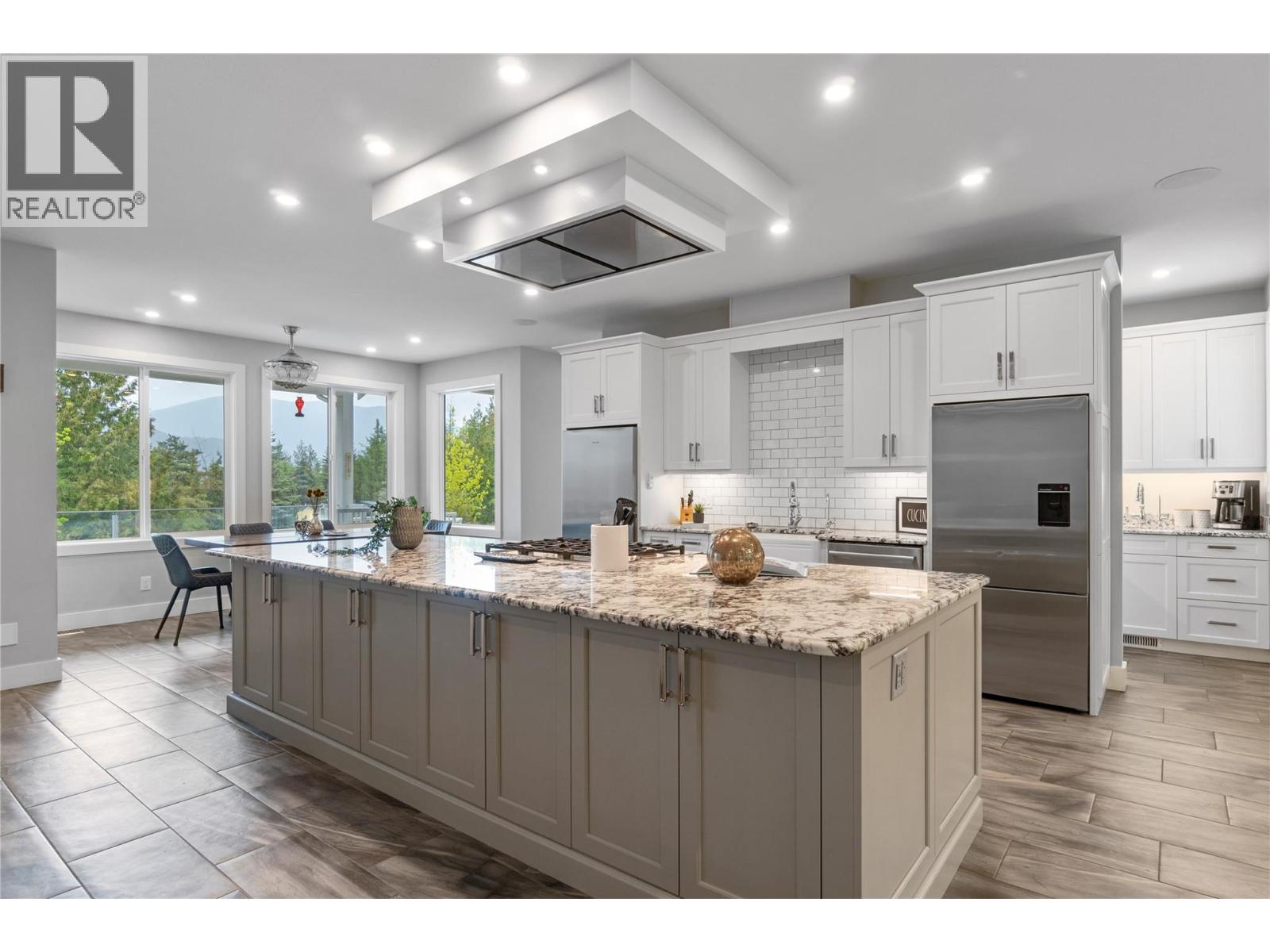  2030 Canoe Beach Drive Northeast, Salmon Arm