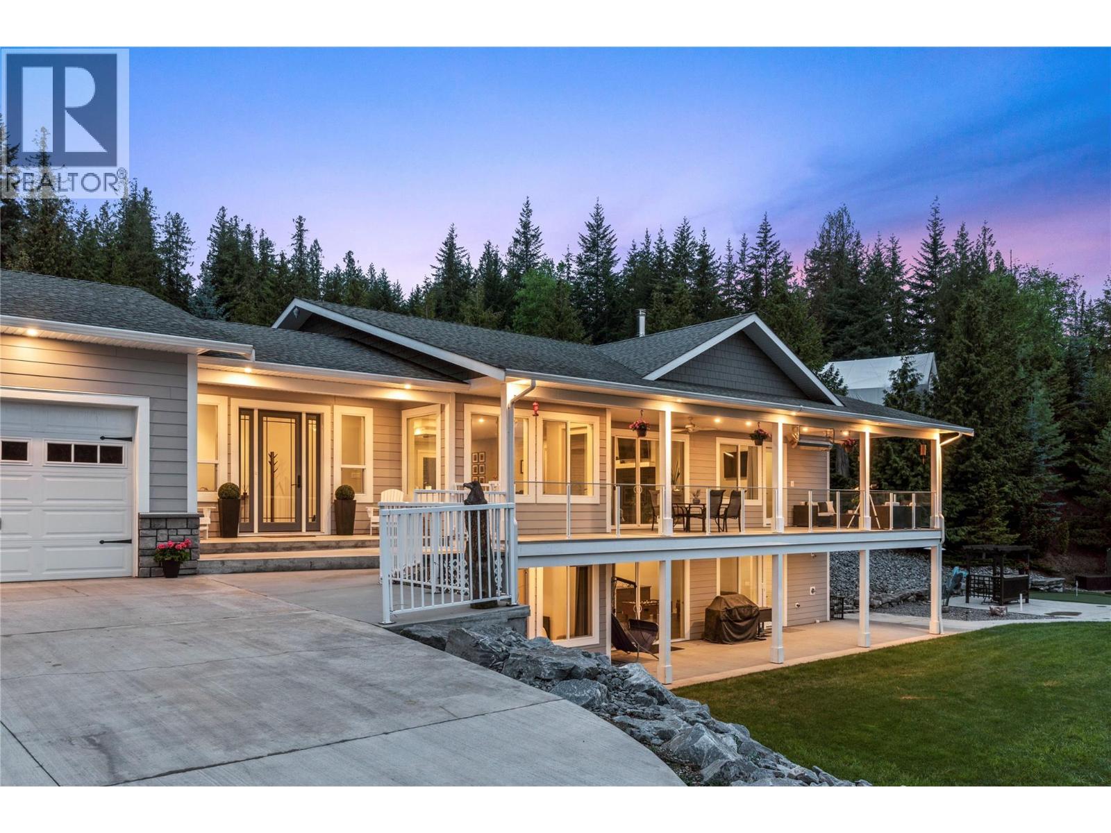  2030 Canoe Beach Drive Northeast, Salmon Arm