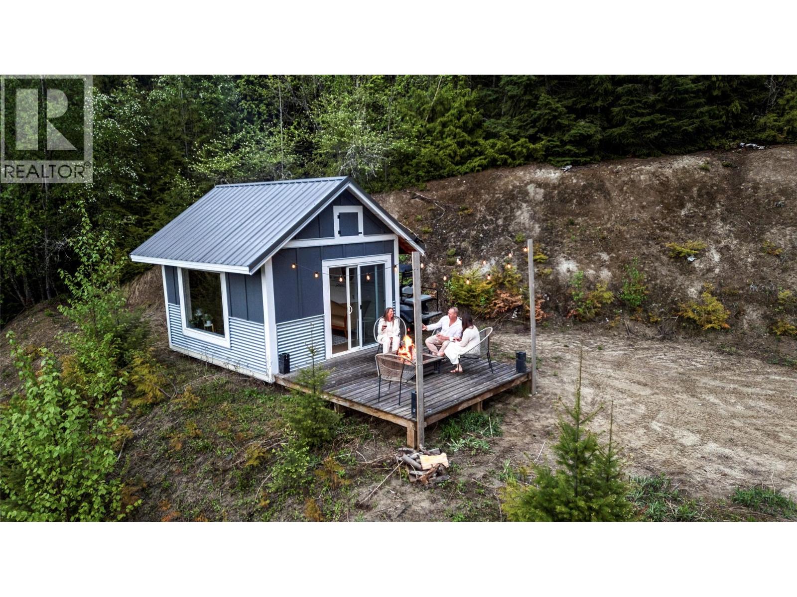 2030 Canoe Beach Drive Northeast, Salmon Arm