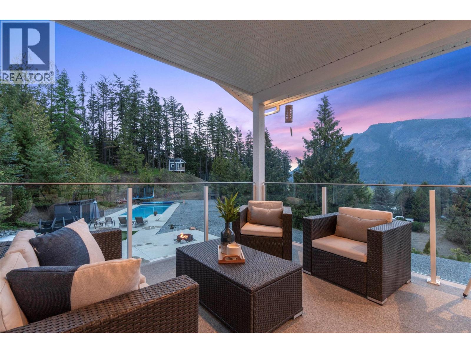  2030 Canoe Beach Drive Northeast, Salmon Arm