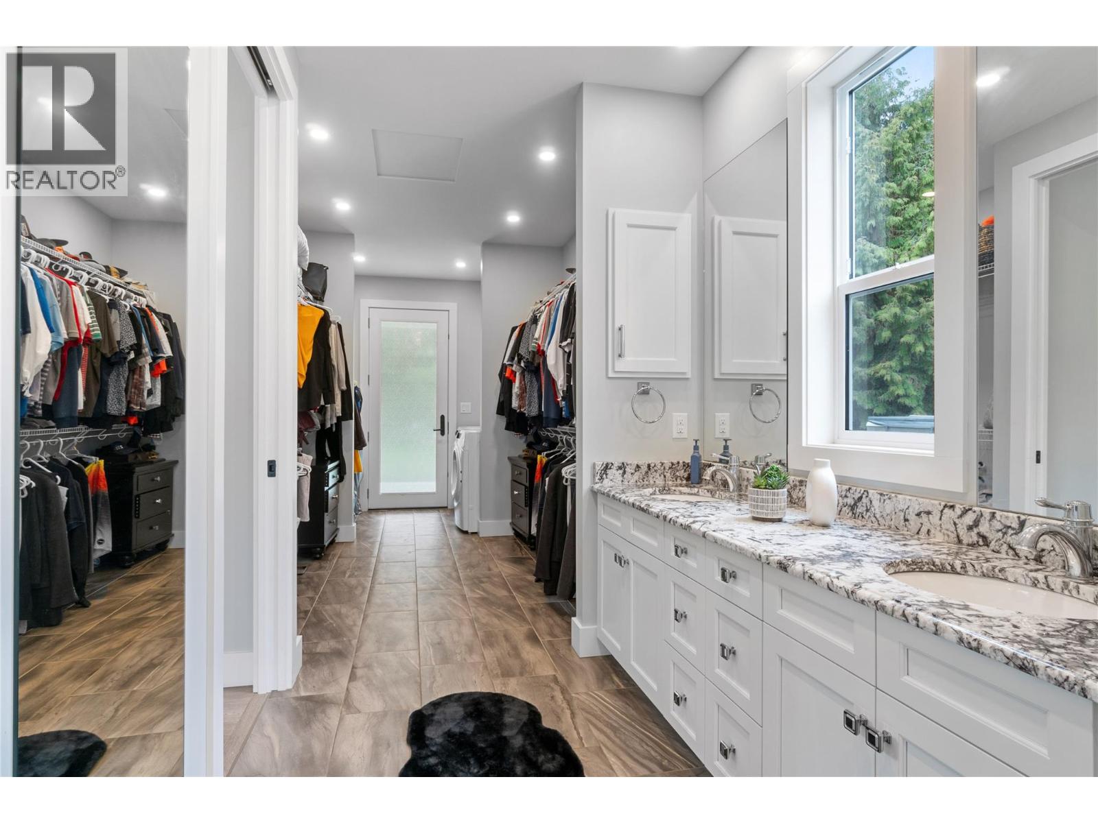  2030 Canoe Beach Drive Northeast, Salmon Arm