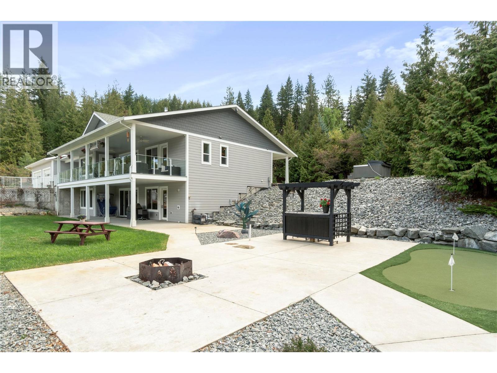  2030 Canoe Beach Drive Northeast, Salmon Arm