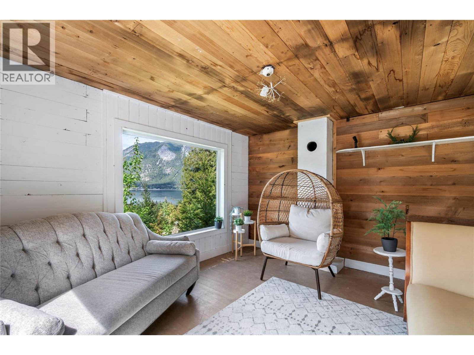  2030 Canoe Beach Drive Northeast, Salmon Arm