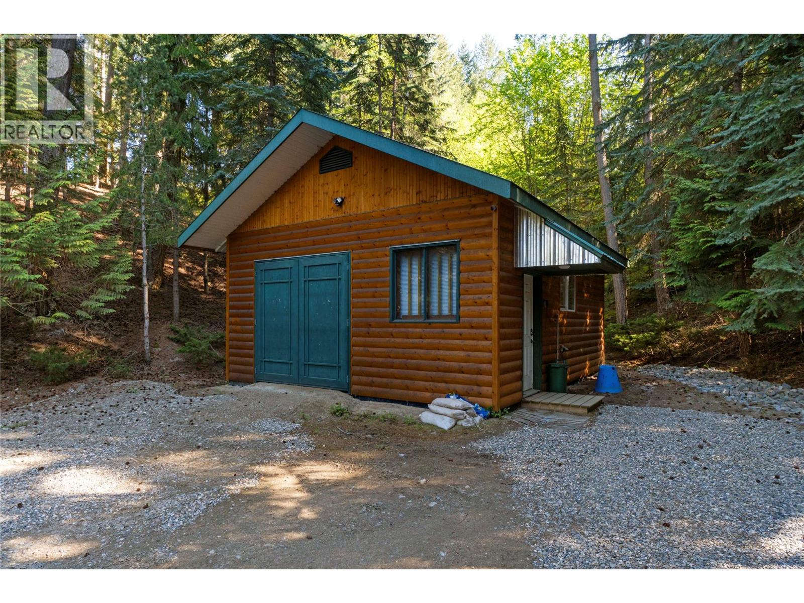  2030 Canoe Beach Drive Northeast, Salmon Arm