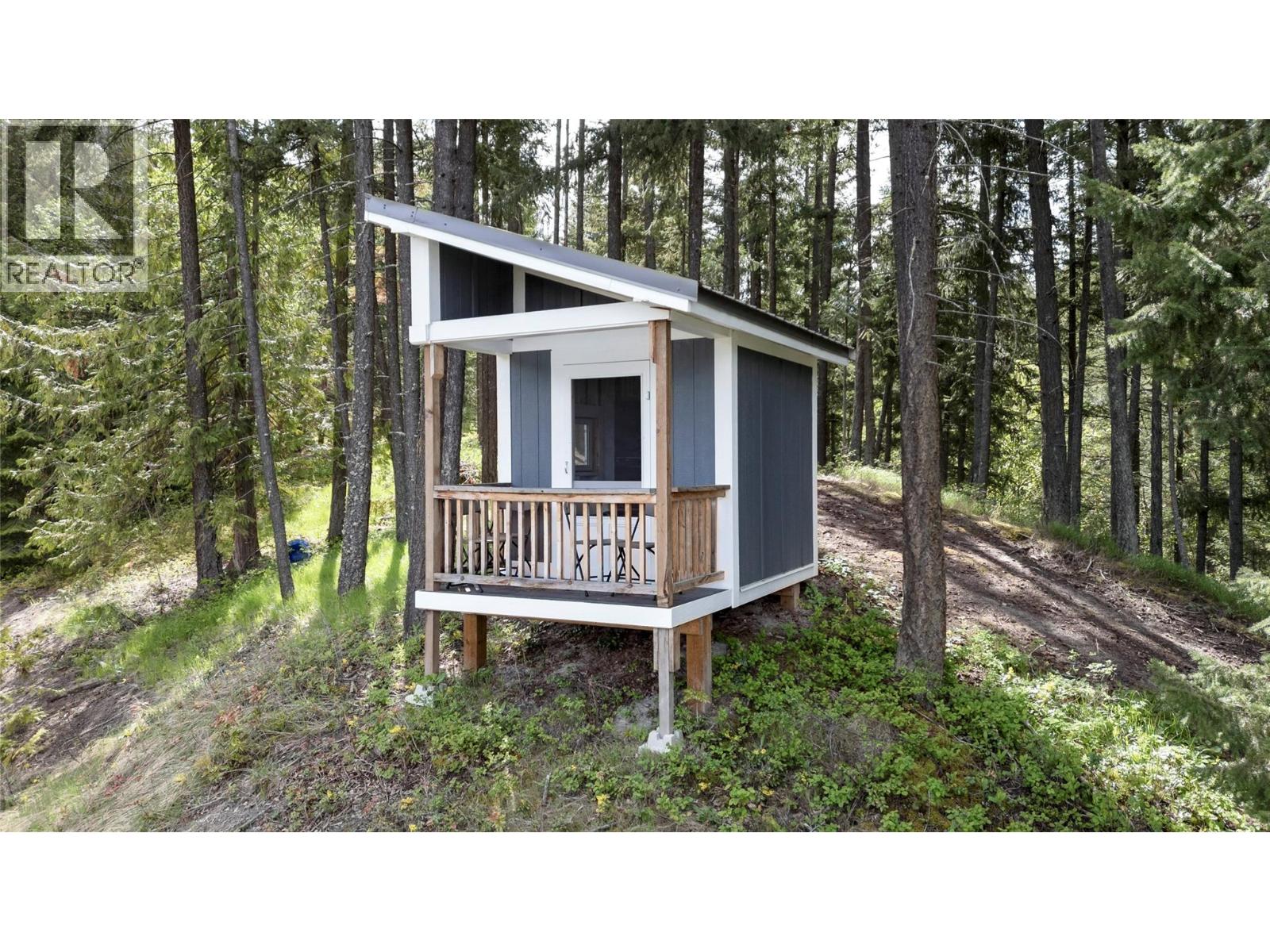  2030 Canoe Beach Drive Northeast, Salmon Arm