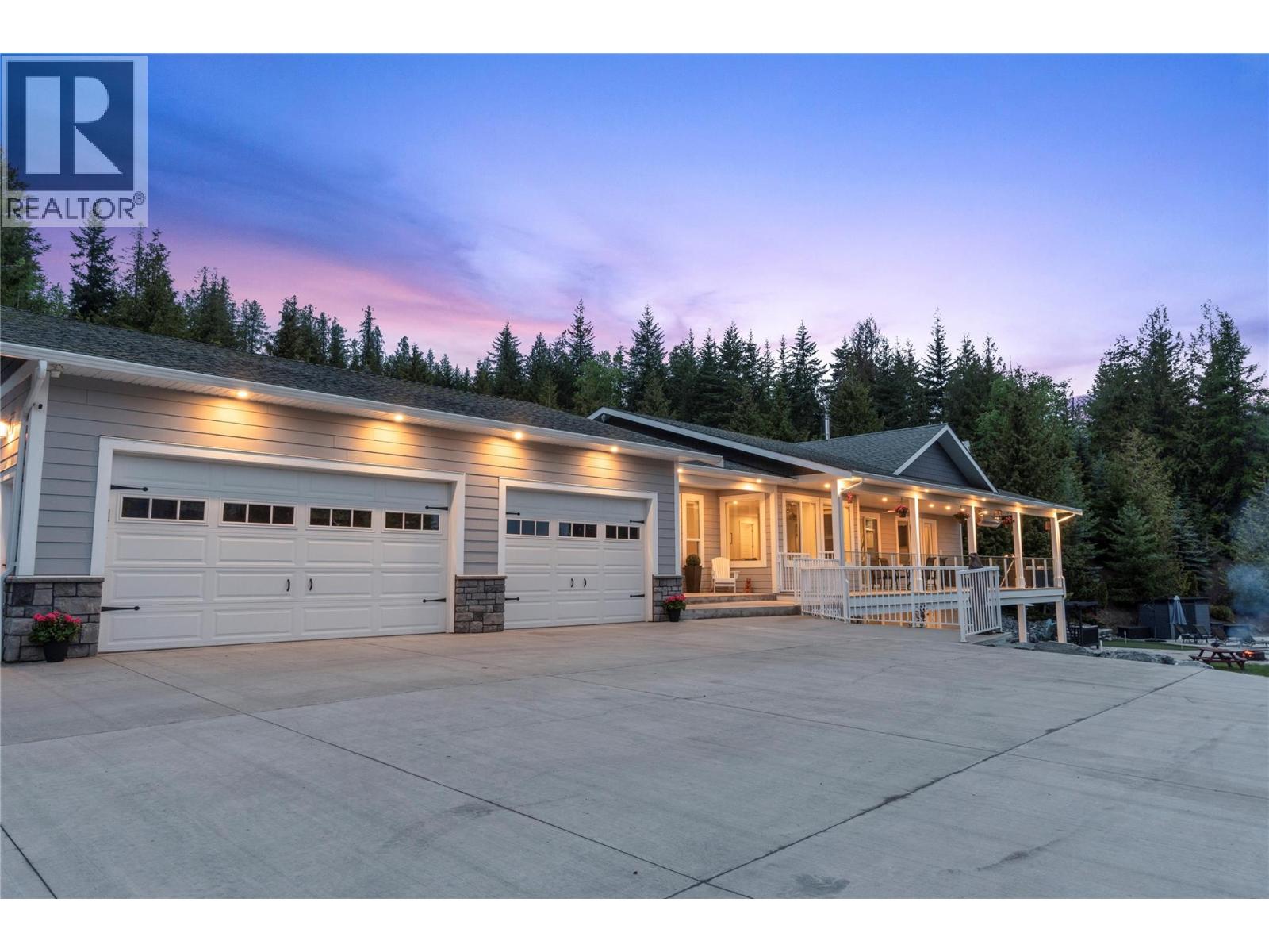  2030 Canoe Beach Drive Northeast, Salmon Arm