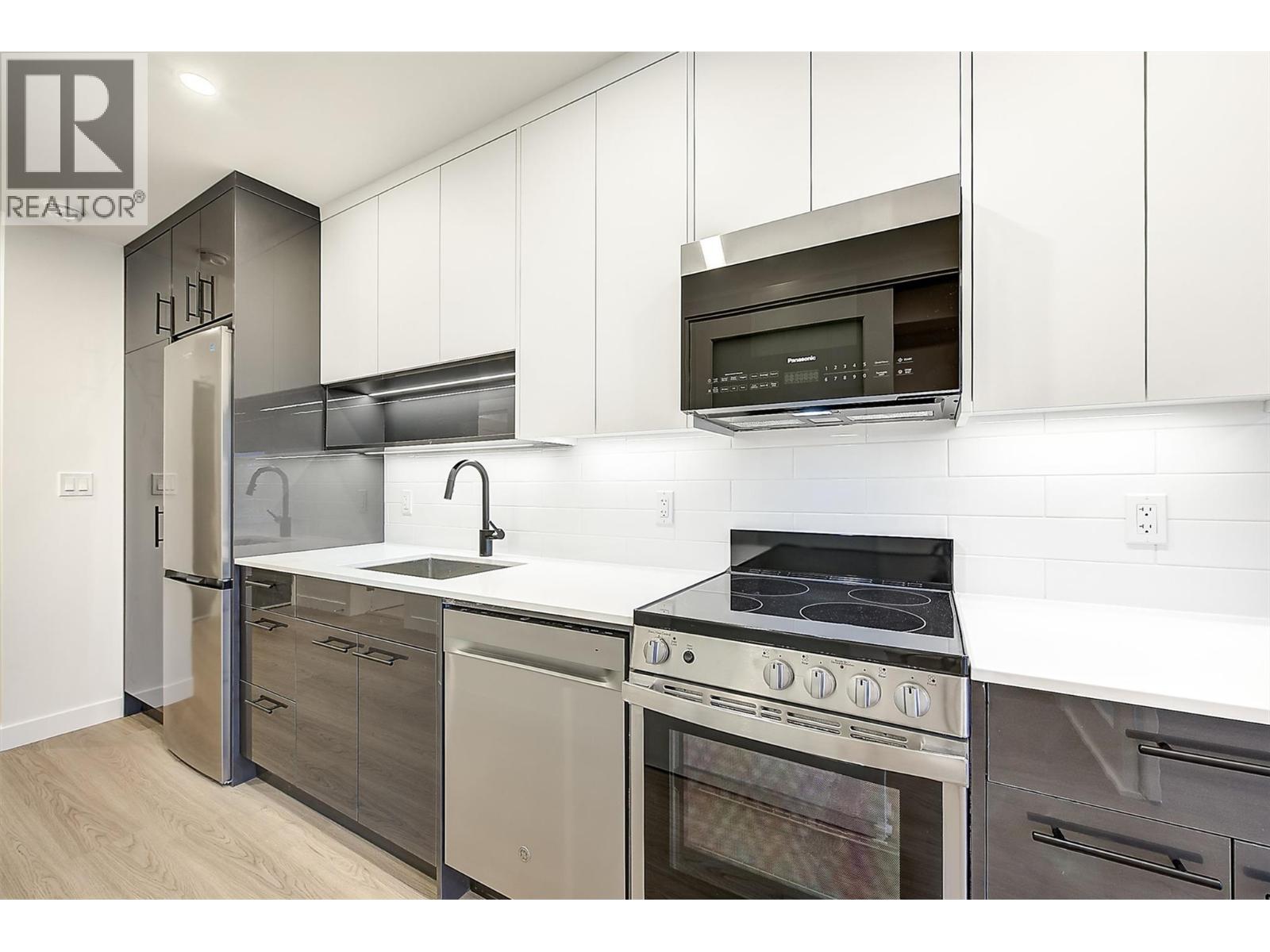 #203 1380 Pridham Avenue - 20